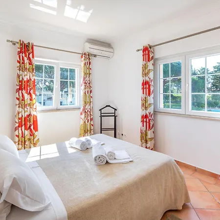 4-schlafzimmer-villa- Garten- Pool- By Interhome Αλμπουφέιρα