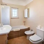 4-schlafzimmer-villa- Garten- Pool- By Interhome