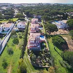 4-schlafzimmer-villa- Garten- Pool- By Interhome