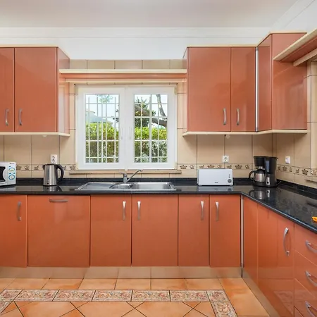 Holiday home 4-schlafzimmer-villa- Garten- Pool- By Interhome *