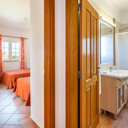 4-schlafzimmer-villa- Garten- Pool- By Interhome Nyaraló